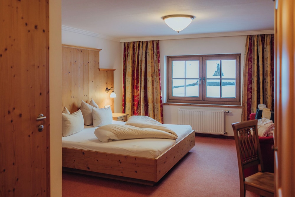 Room, Double Bed, Puradies 2/10