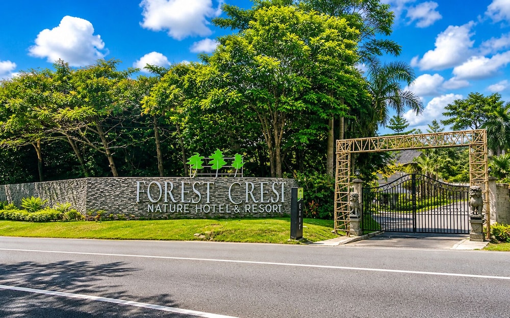 Forest Crest Nature Hotel and Resort Powered by ASTON (ex Chateau Royale Sports and Country Club) 73/77