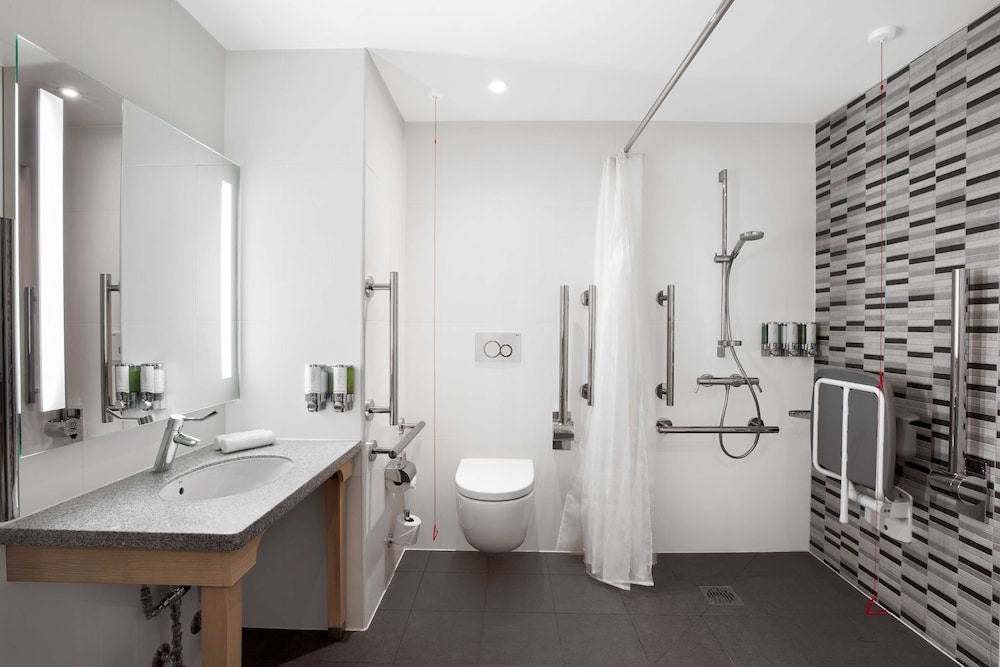 Hampton By Hilton Bristol Airport 17/46