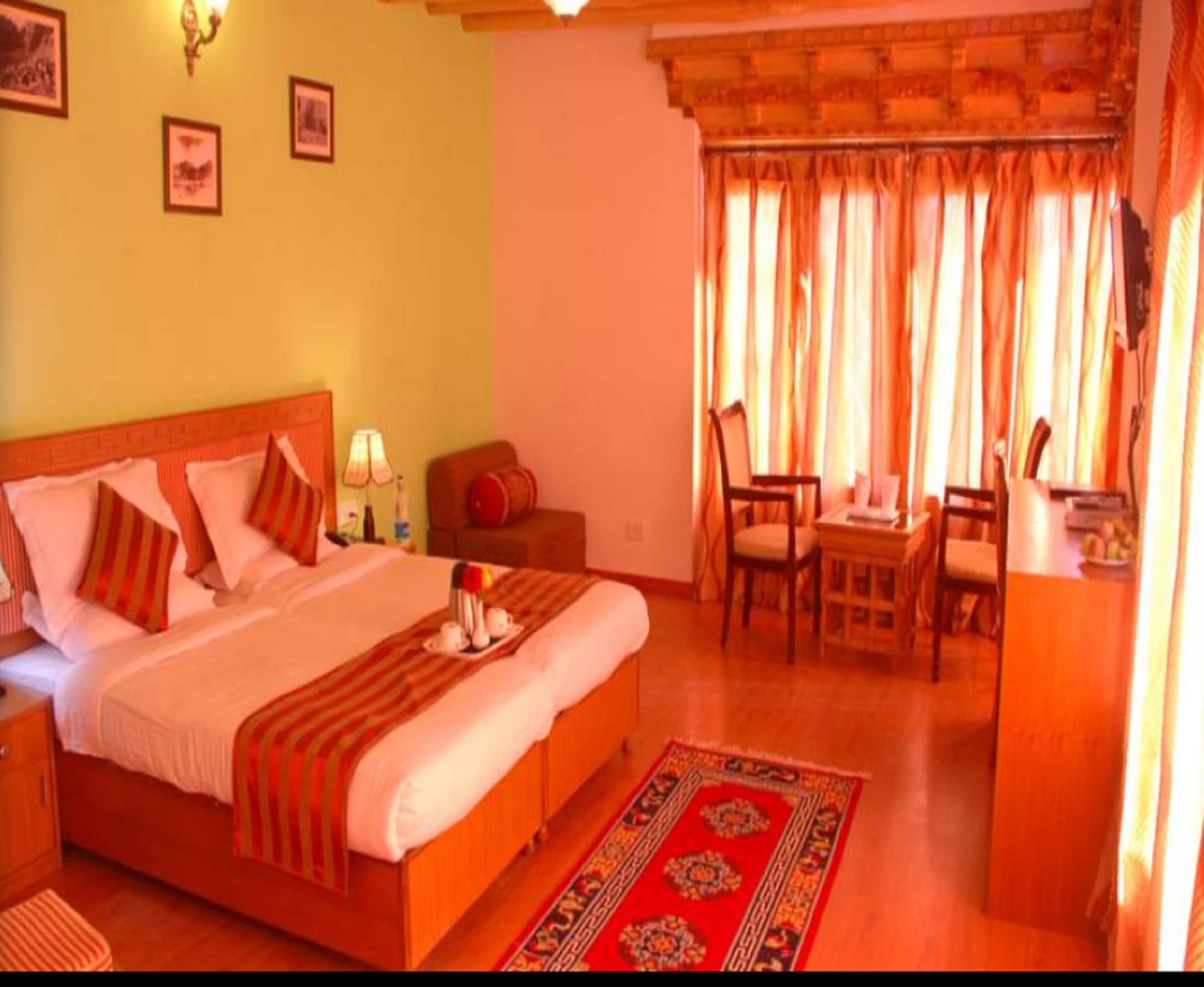 DELUXE, DOUBLE BED, MOUNTAIN VIEW