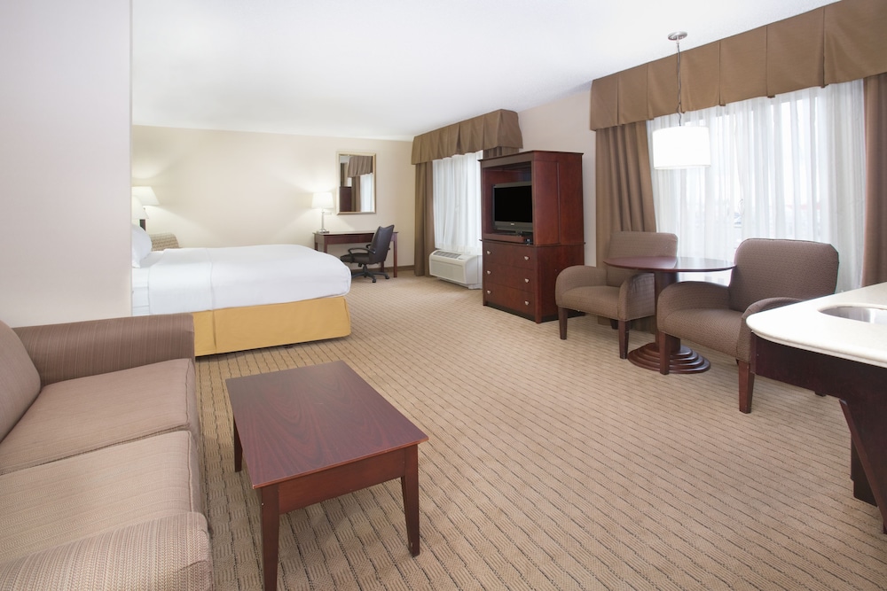 Holiday Inn Express and Suites Minot 25/50