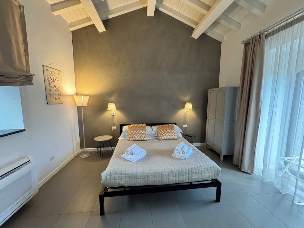 1 BEDROOM, APARTMENT, ANNEX