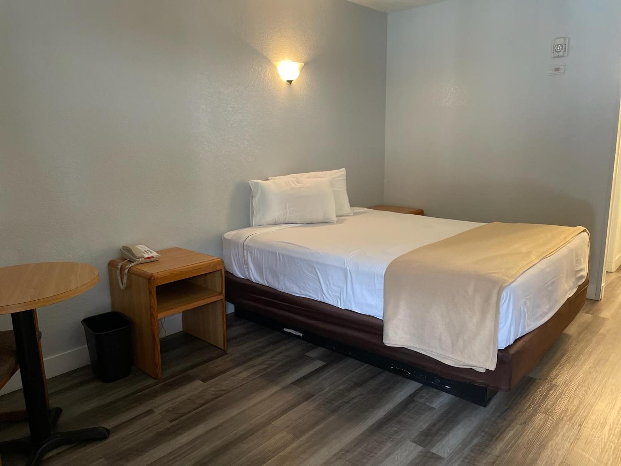 Deluxe, Queen Bed