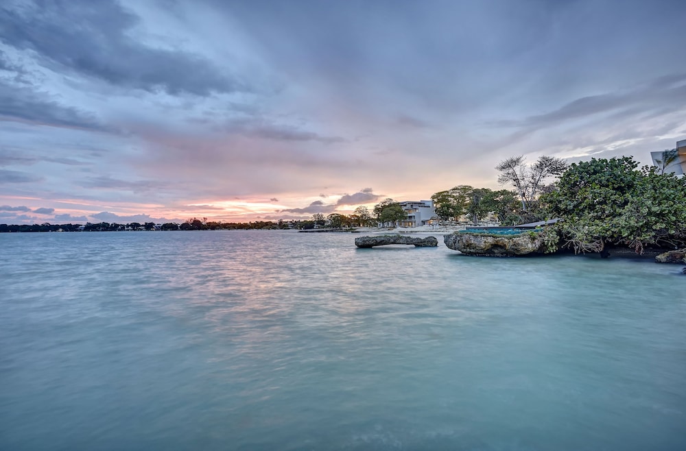 Hideaway at Royalton Negril, An Autograph Collection All-Inclusive Resort - Adults Only 70/72