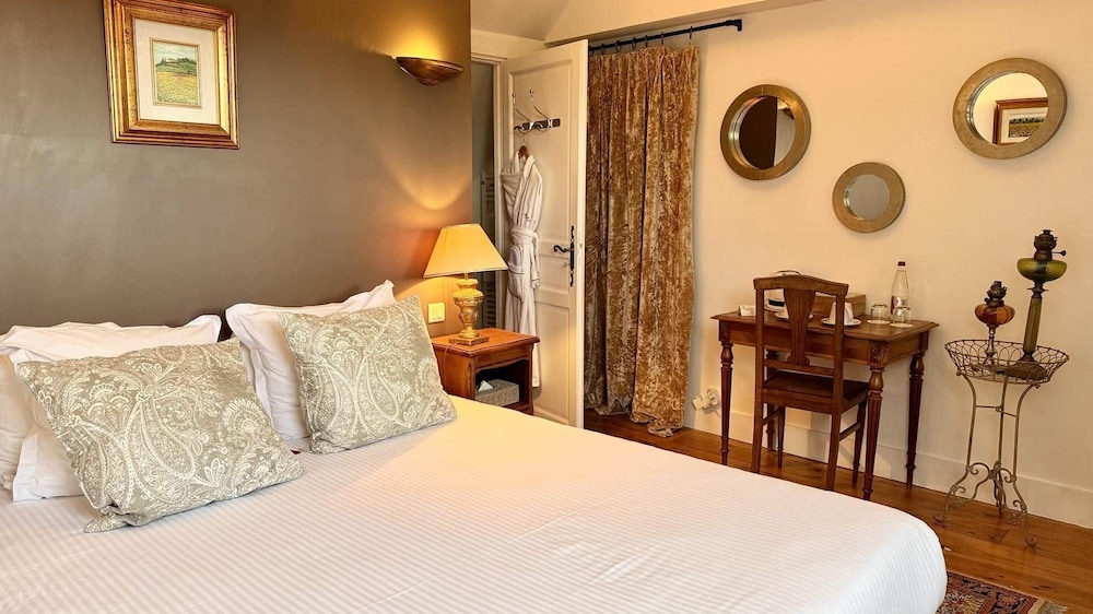 La Mansard, Queen Bed