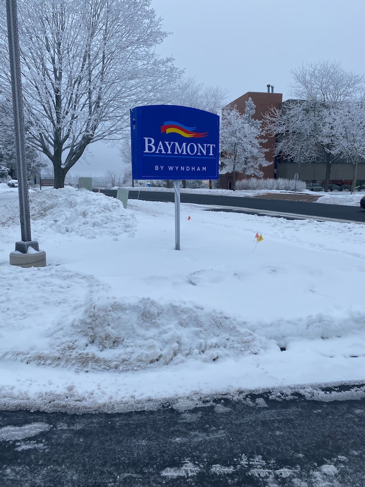 Baymont Inn and Suites by Wyndham Madison 61/64