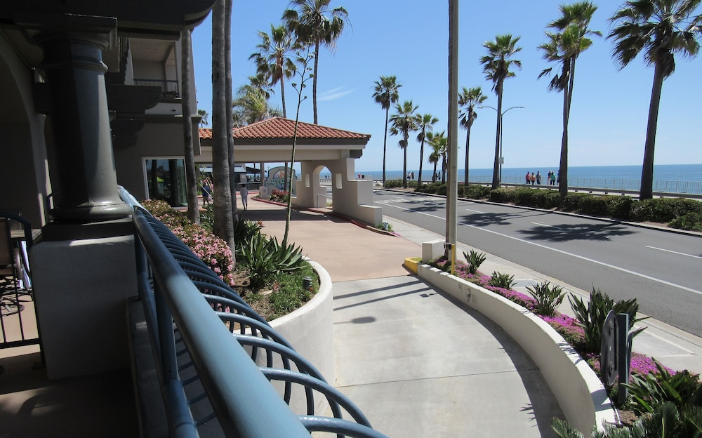 Tamarack Beach Resort Hotel 62/65