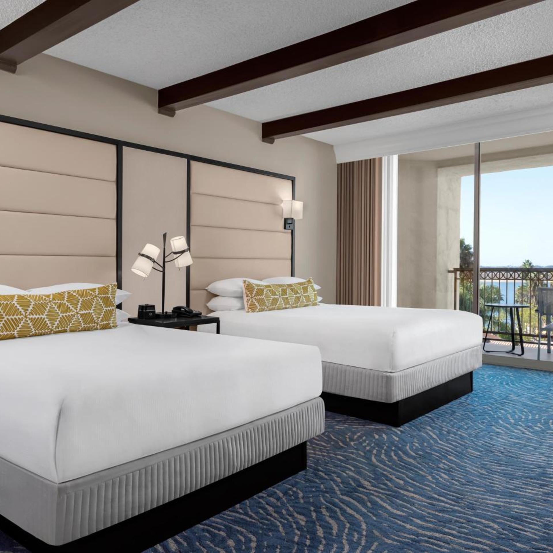 Traditional, 2 Queen Beds, Water View