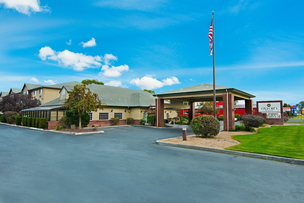 Oxford Suites Hermiston 37/39