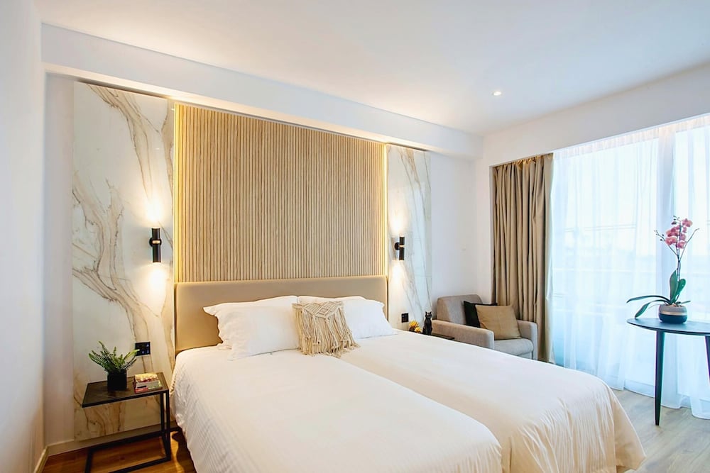 SUPERIOR, DOUBLE OR TWIN BED, INLAND VIEW