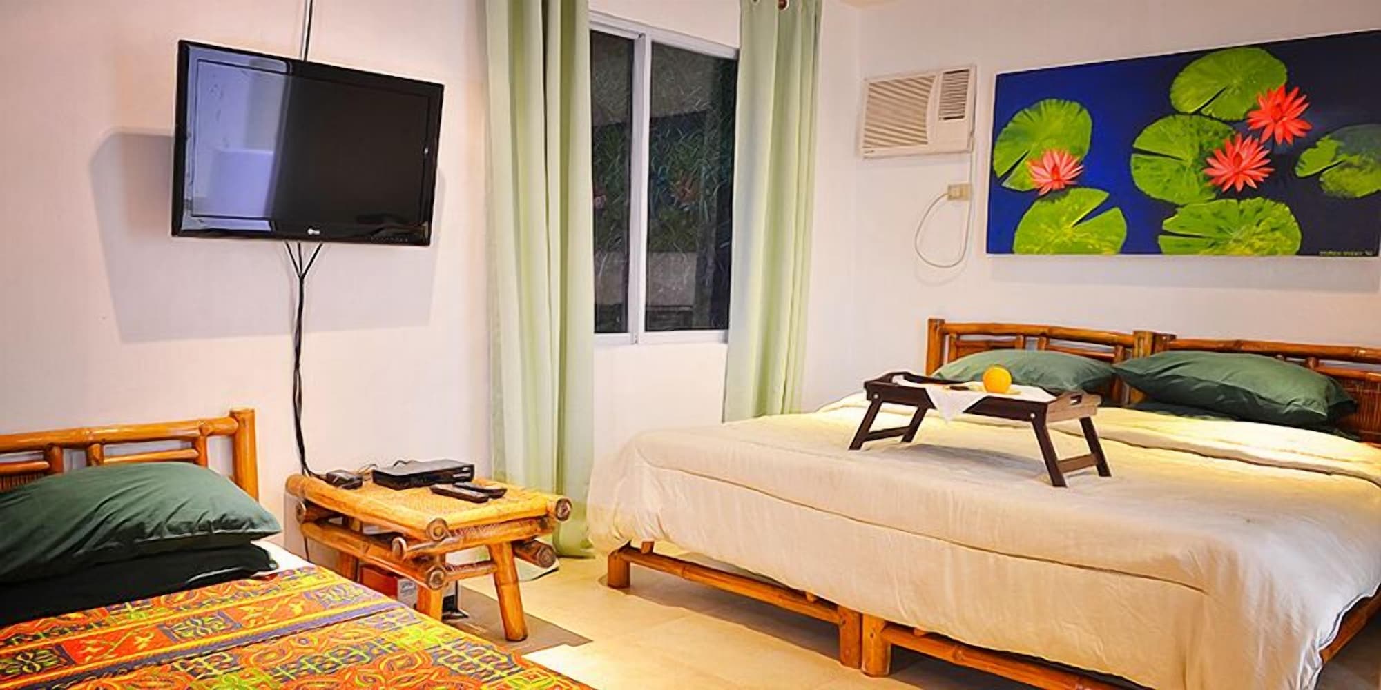 Casita, King and Queen Bed, Hill Side