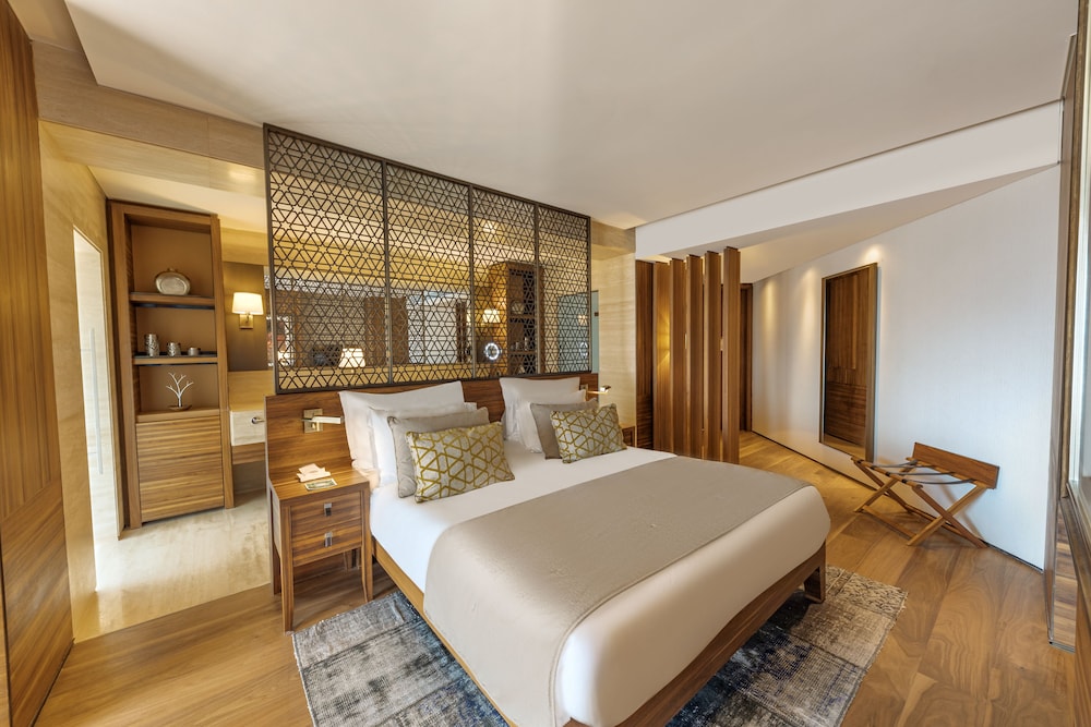 Superior, Suite, King Bed, Partial Sea View