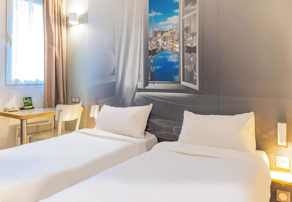 ROOM, TWIN BEDS