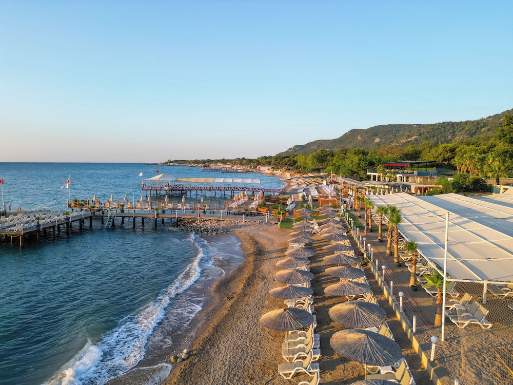 Catamaran Resort Hotel 66/71