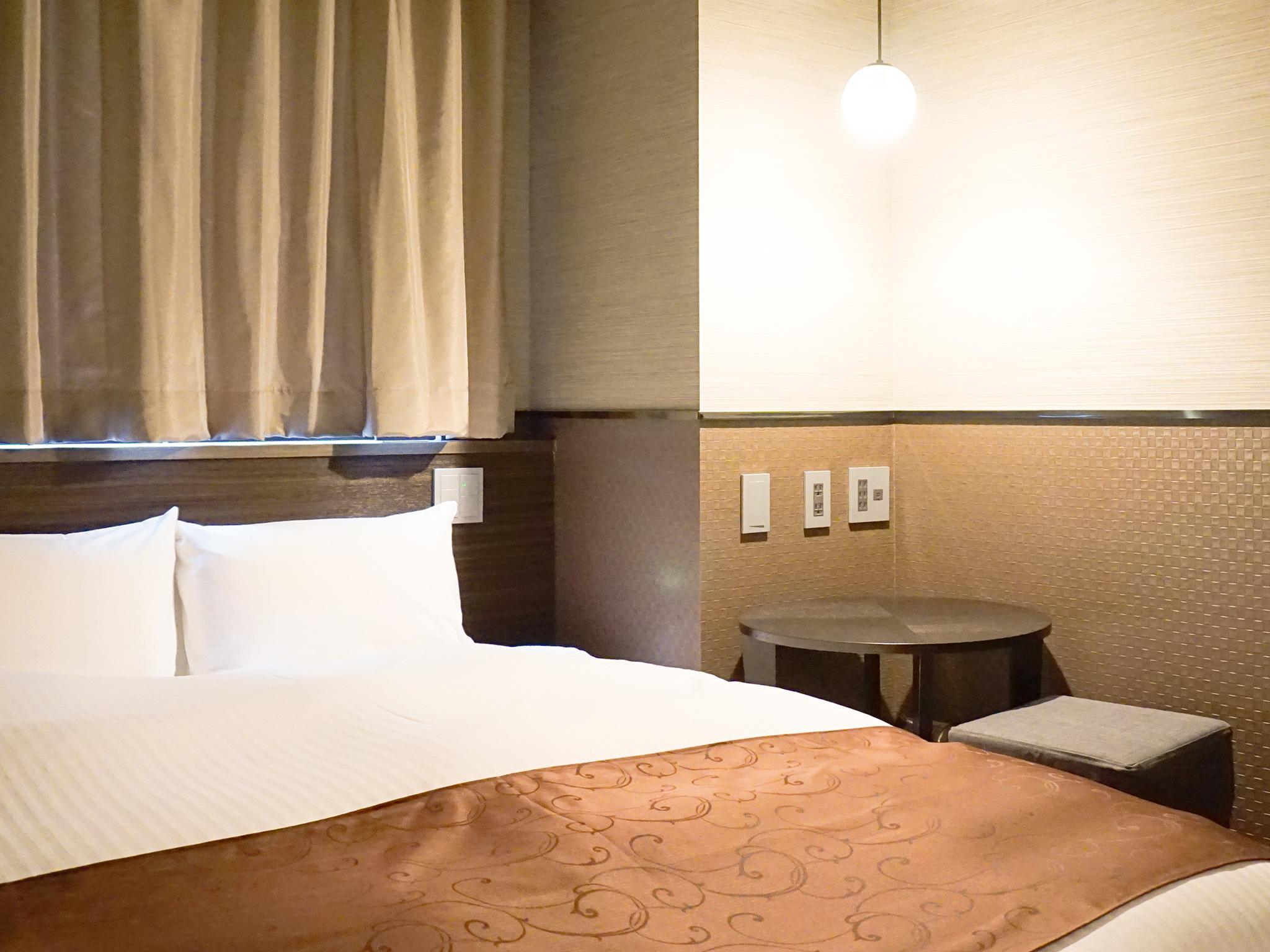 ROOM, DOUBLE BED