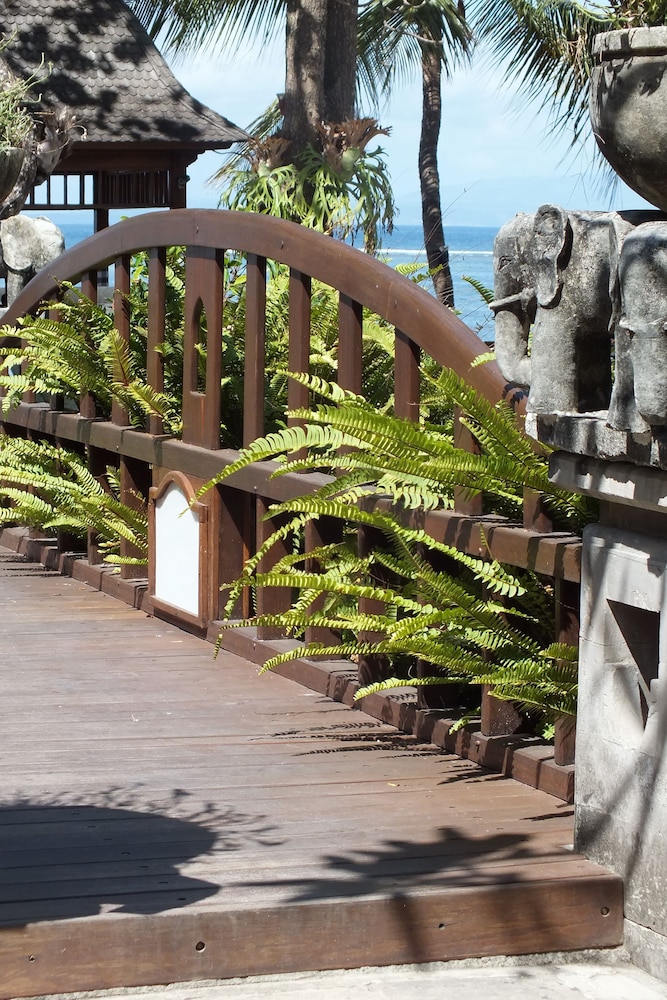 BESAKIH BEACH HOTEL 58/67