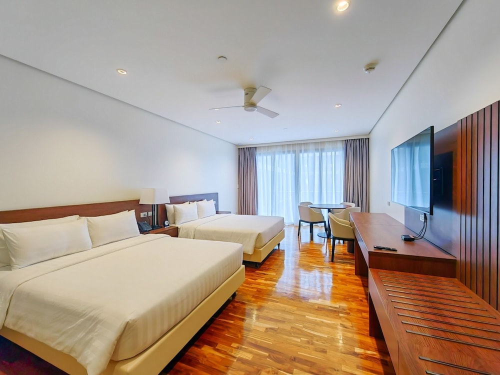 Premier, 2 Queen Beds, New Building