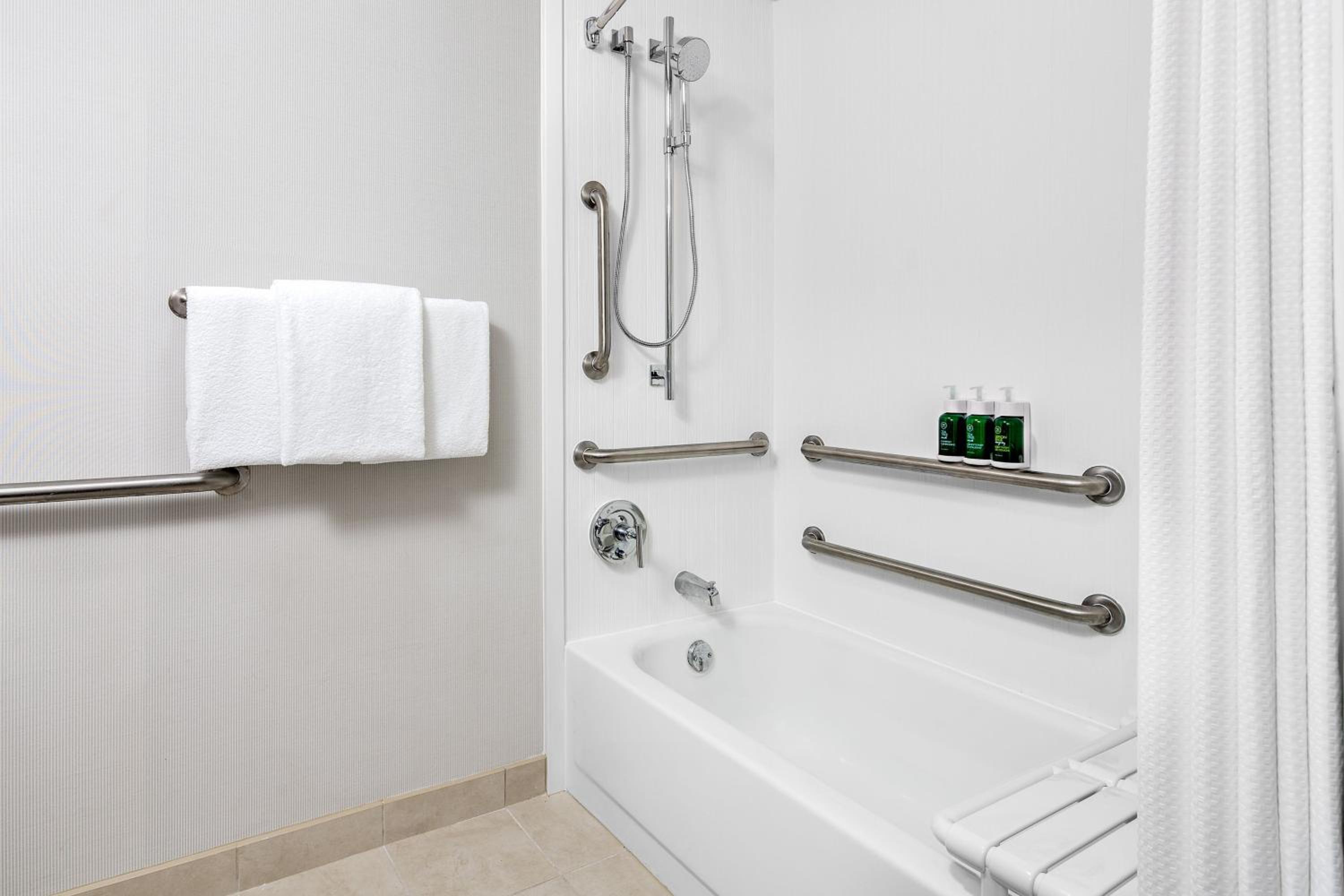 1 Bedroom, Renovated, 2 Rooms, Suite, 2 Queen Beds, Sofa، Courtyard Pittsburgh Airport 9/9