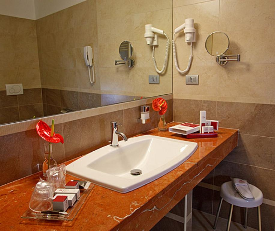 Standard, Double Bed, BREAKING BUSINESS HOTEL 2/2