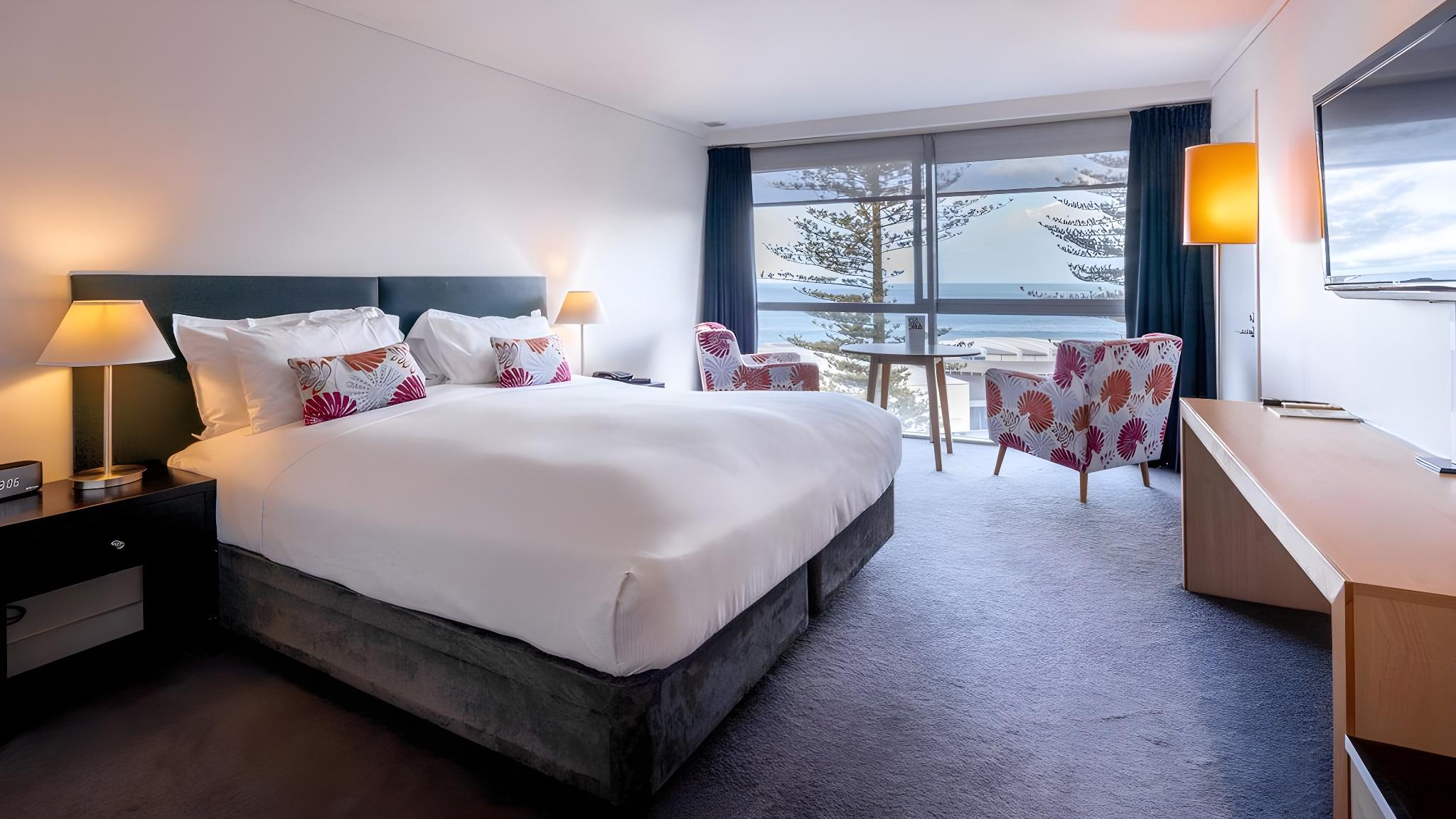 Pacific, Suite, King Bed, with View