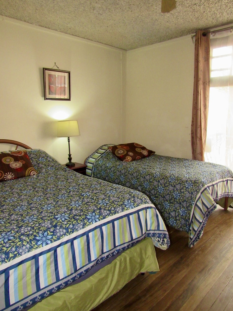 La Guaria Inn And Suites Hotel 23/65