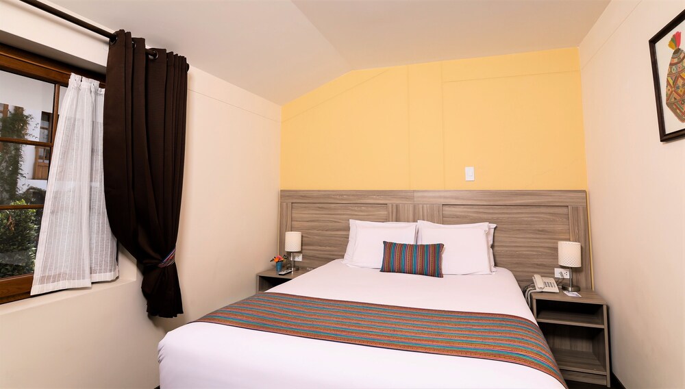 STANDARD, QUEEN BED