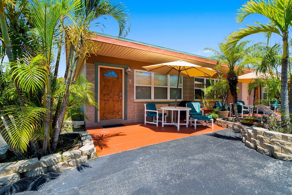 Coco Sands Beachside Cottages 1/63