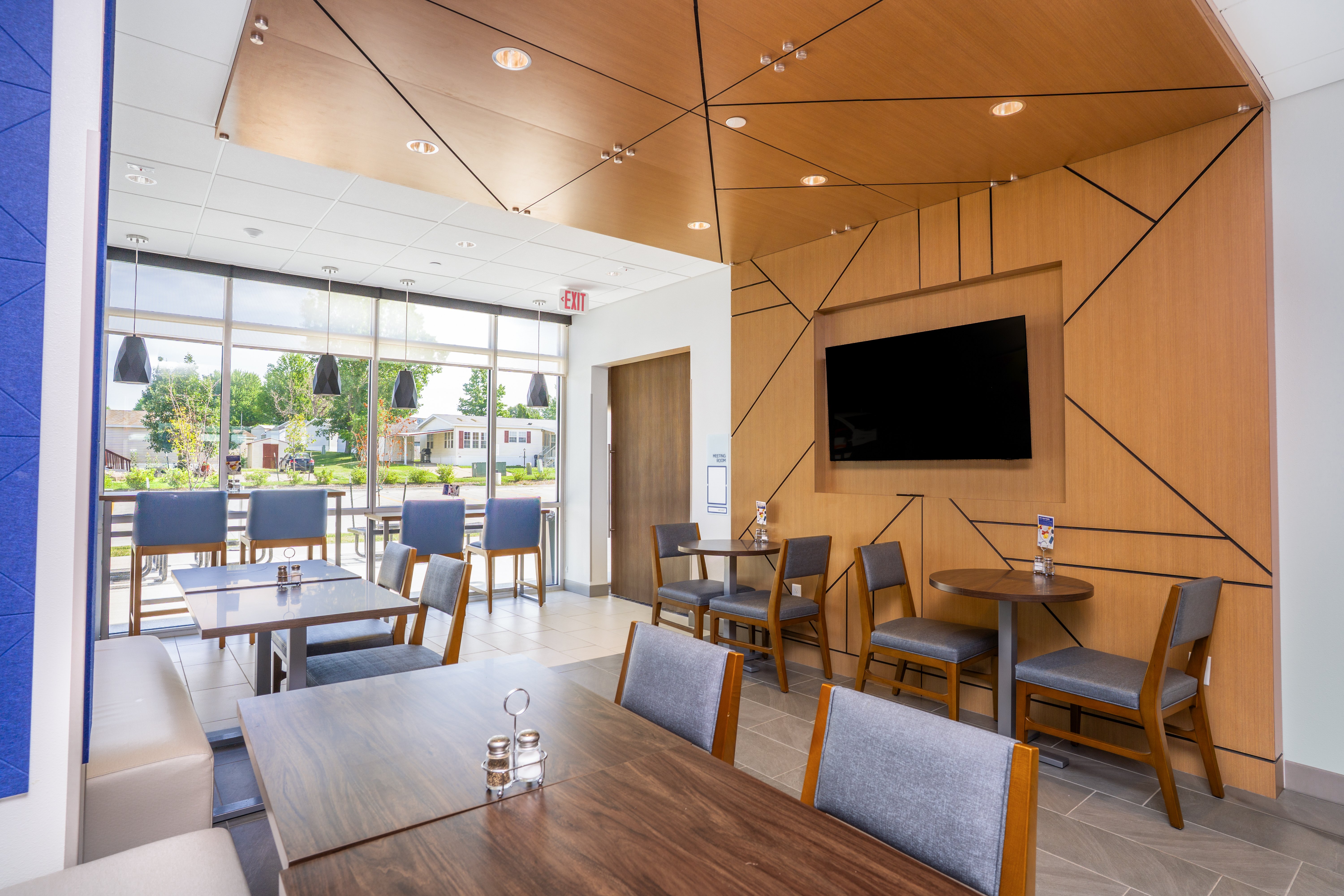 Holiday Inn Express & Suites Cedar Rapids NE - Marion, an IHG Hotel 29/31