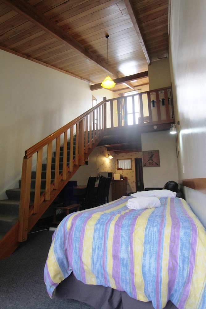 Larchwood Motel 6/25