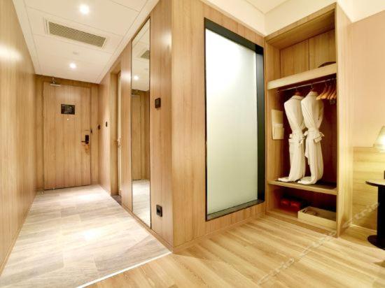 Atour Hotel Wuhan Changqing Road 53/74