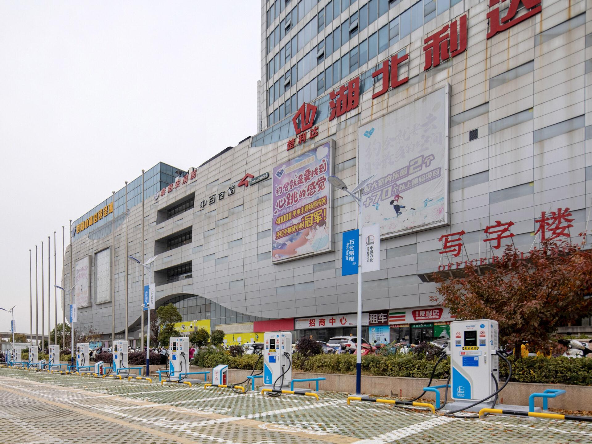 Vienna International Hotel (Xinwuzhong, Dengcheng Avenue, Xiangyang) 32/34