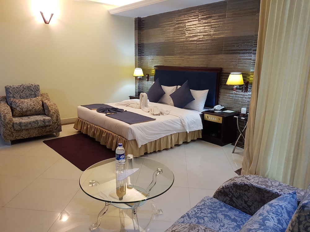 HOTEL VALLEY GARDEN 35/67