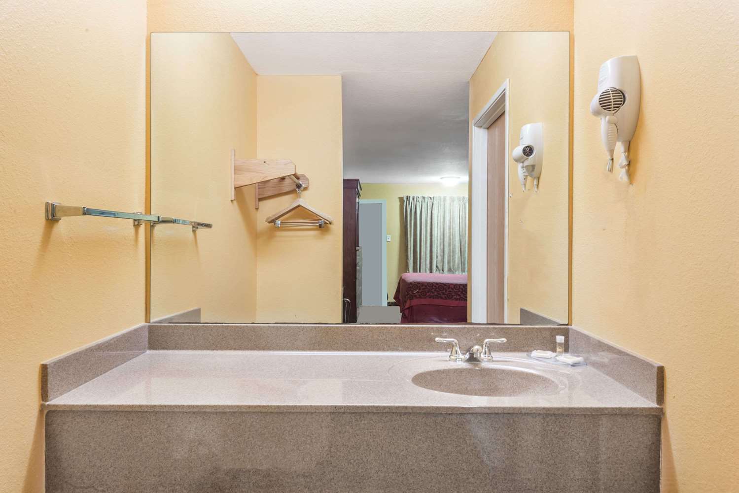 Days Inn by Wyndham Sulphur LA 57/58