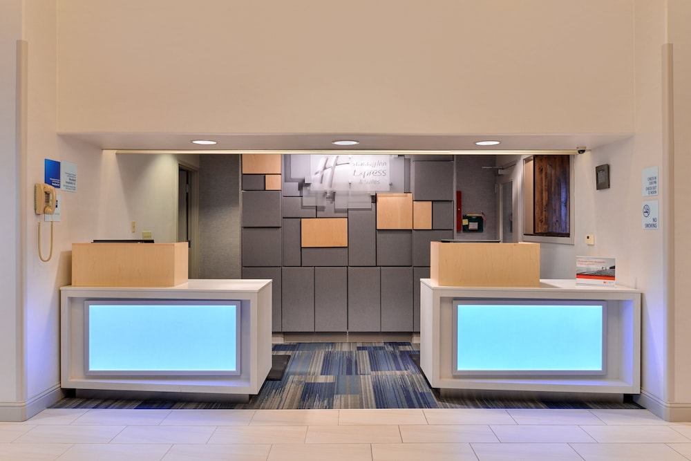 Holiday Inn Express Woodland 5/53