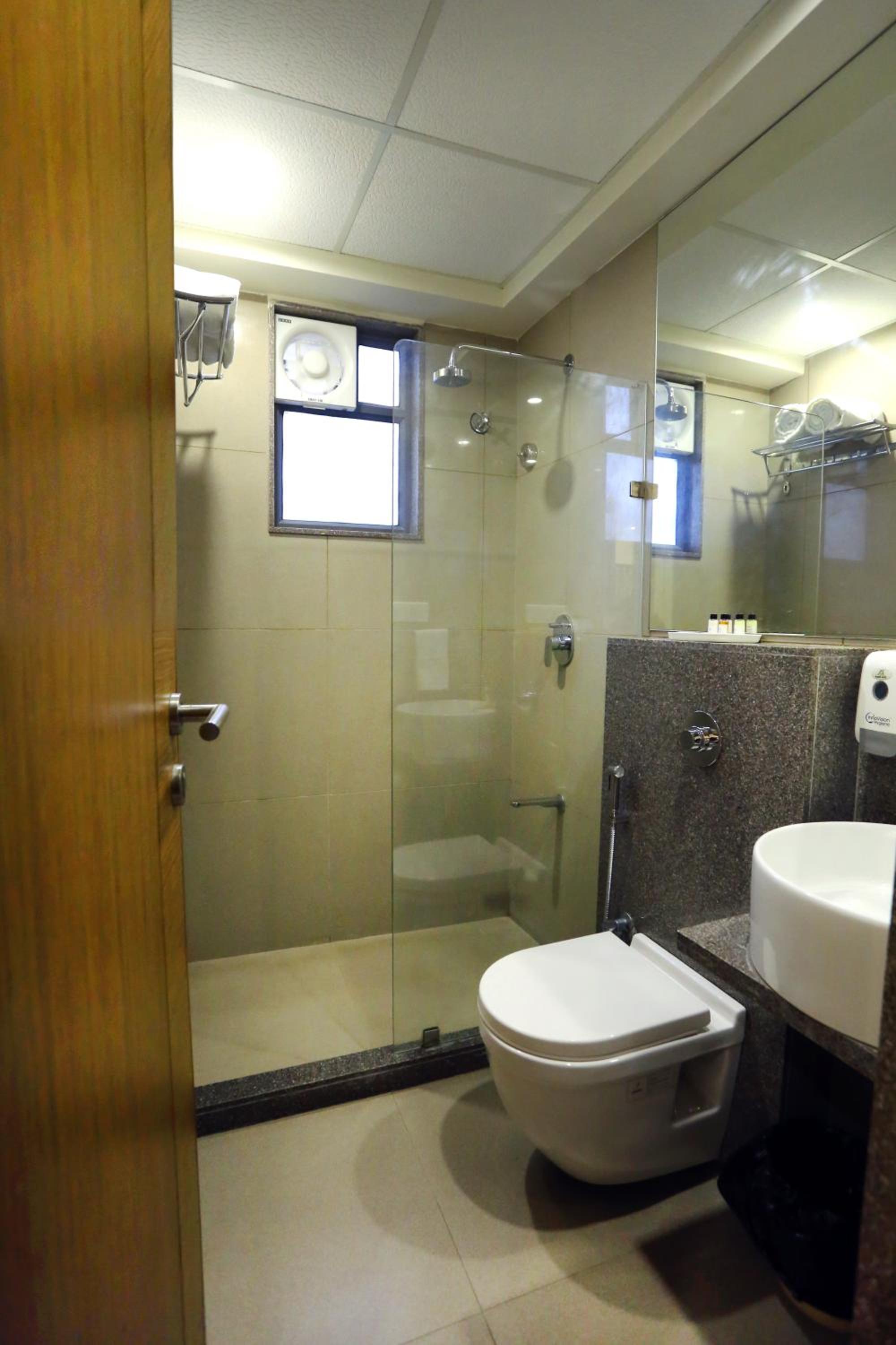 OYO Premium Vastrapur Lake 62/63