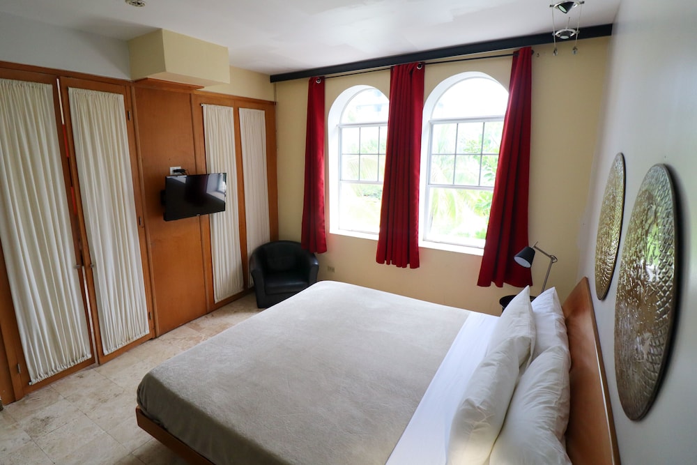 The Mercury All-Suites Hotel 18/33