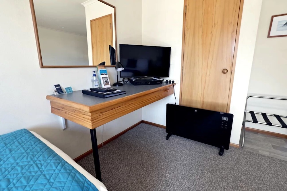 Baywatch Motor Lodge 40/50
