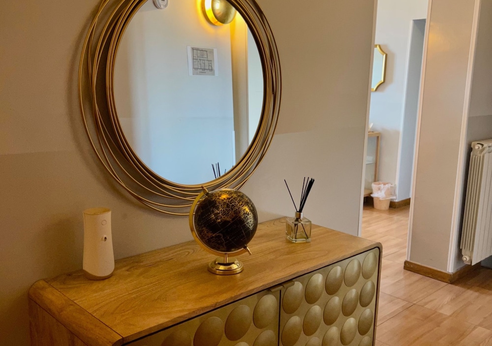BON TON SUITE 9/49