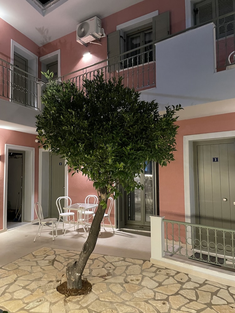 ANAX APARTMENTS PARGA 33/38