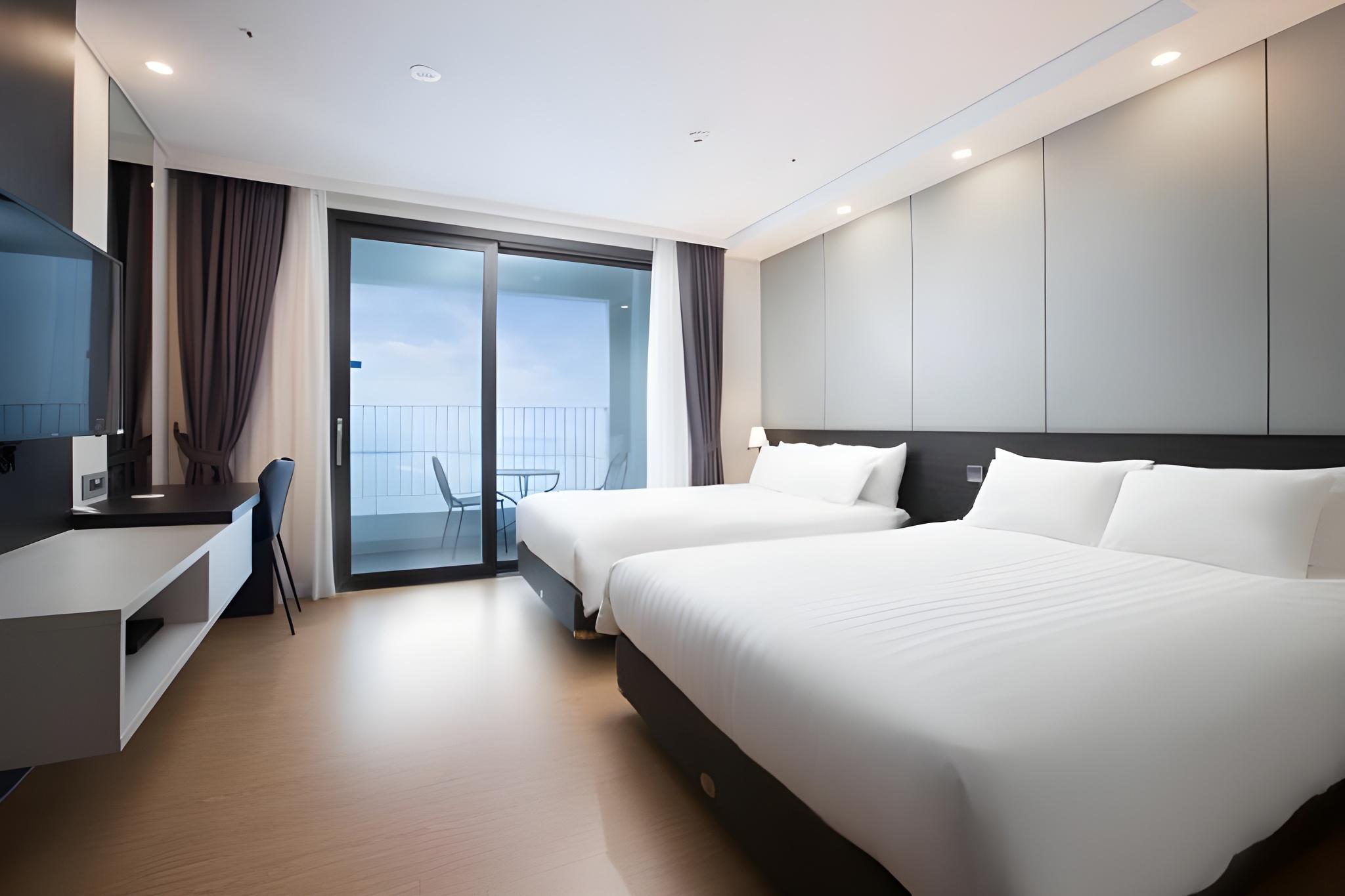 Ocean, Family, Twin Beds
