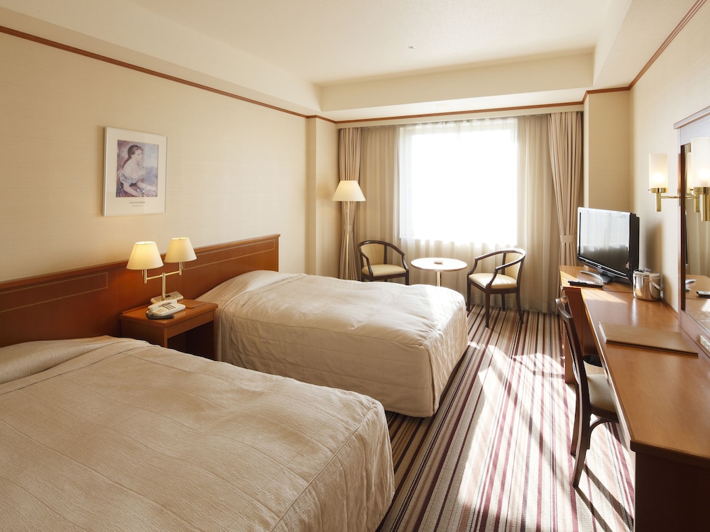 Crown Palais Kokura 8/56