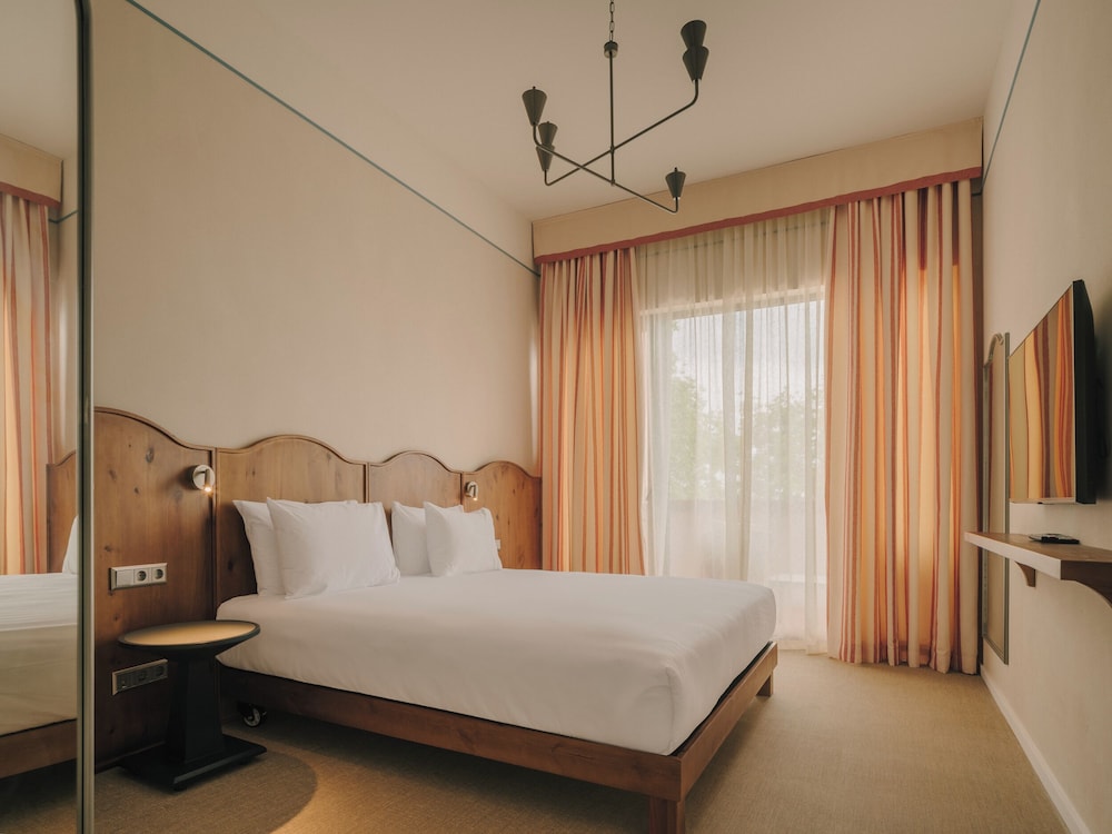 Pabellon Hotel 16/48