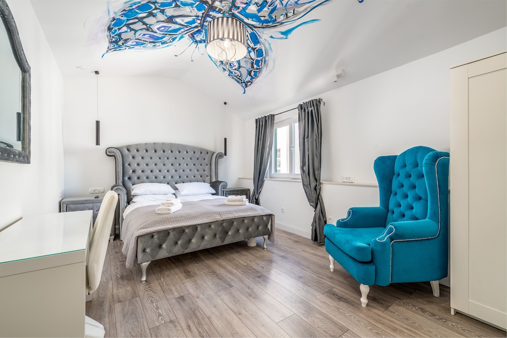 Deluxe, Queen Bed, Partial Sea View, Promenade View، Galeria Valeria Seaside Downtown - MAG Quaint & Elegant Boutique Hotels 5/10