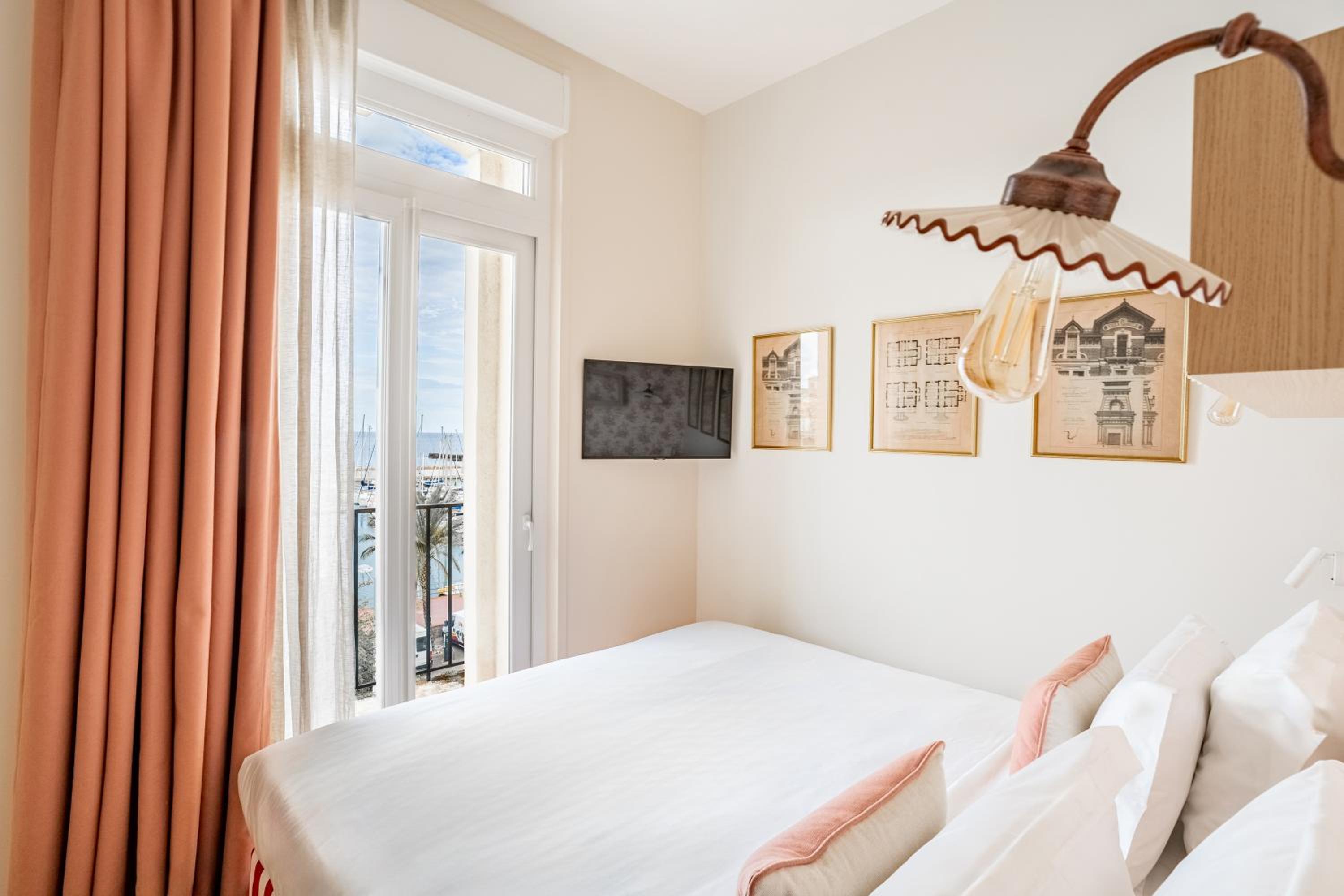 غرفة بريفيليج بإطلالة على البحر، Villa Camille Hotel & Spa 2/7