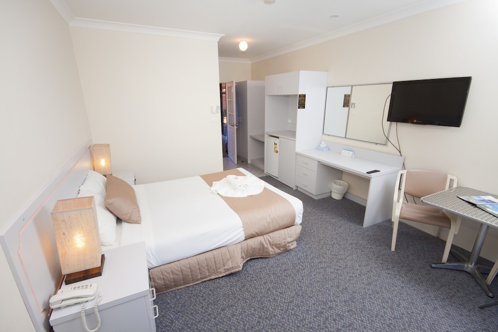 ISLAND PALMS MOTOR INN 16/32