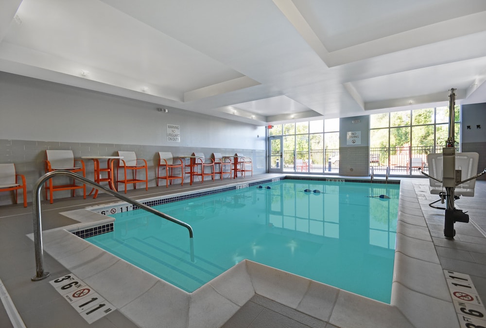 Holiday Inn Grand Rapids North 33/71