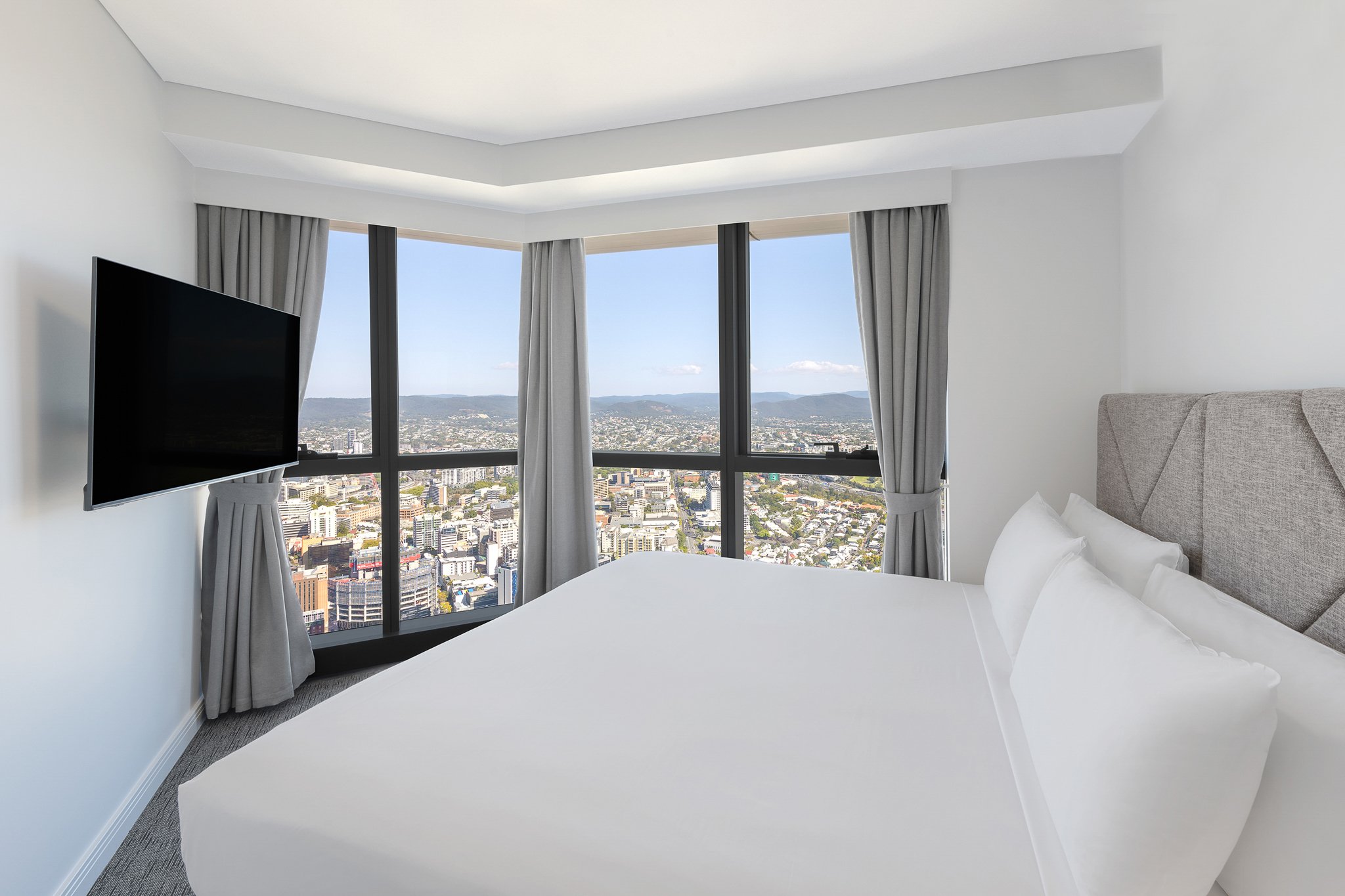 Meriton Suites Adelaide Street 6/17