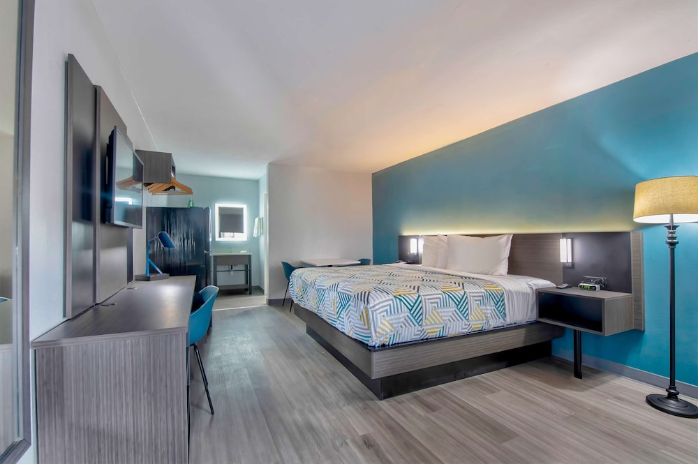 Standard, King Bed, Accessible
