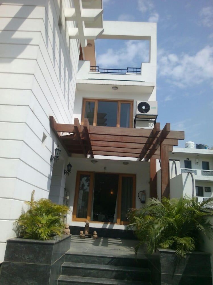 Ahuja Residency Gurgaon 11/50