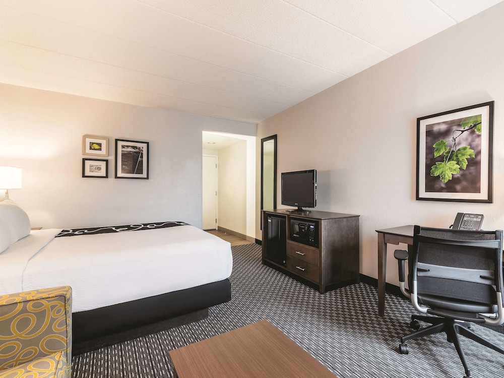La Quinta Inn And Suites By Wyndham Salem Nh 14/42